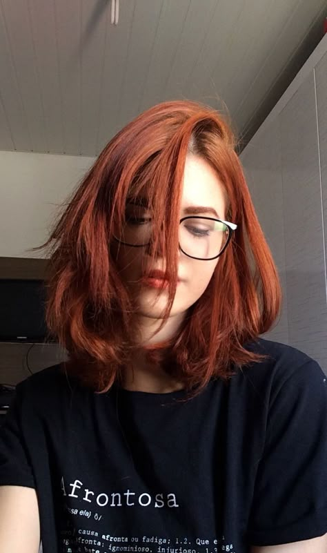 Red Hair And Glasses, Hair And Glasses, Short Red Hair, Fantasy Hair, Hair Haircuts, Penteado Cabelo Curto, Red Hair Color, Hair Envy, Grunge Hair