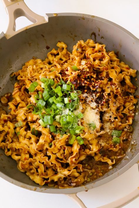 » Spicy Chili Garlic Oil Noodles Garlic Oil Noodles, Chili Oil Noodles, Oil Noodles, Leftover Chili, Pasta Recipes Alfredo, Dinner Meal Prep, Garlic Oil, Alfredo Recipe, Low Sodium Soy Sauce