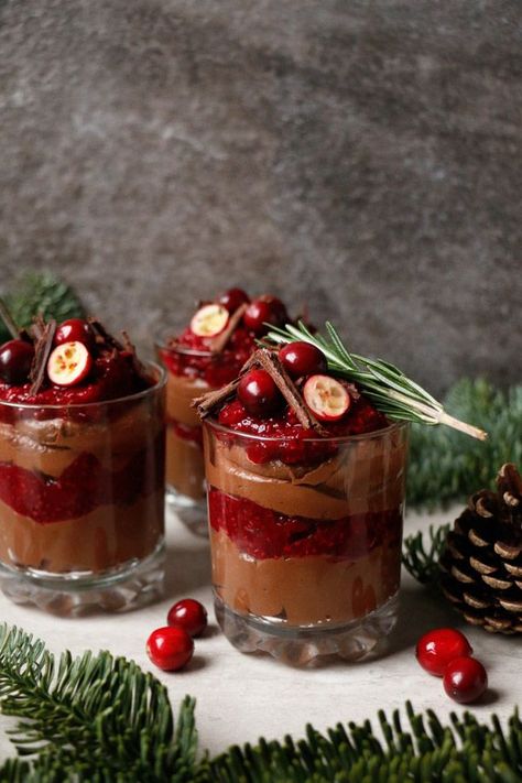 Vegan Chocolate Cranberry Pudding Parfait (gluten-free, nut-free) Cranberry Pudding, Pudding Parfait Recipes, Pudding Parfait, Chocolate Cranberry, Vegan Christmas Recipes, Chia Jam, Parfait Recipes, Spiralizer Recipes, Vegan Christmas