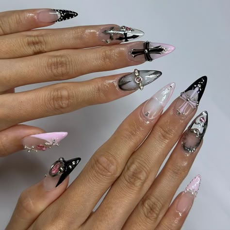 Bday chrome hearts freestyle for @shellemelle 💖 | Instagram Y2k Nails Cross, Nails With Crosses, Heavenly Nails, Cross Nails, Nails Y2k, Asian Nails, Nails Aesthetic, Nails Now, Glow Nails