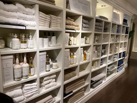 Linen Room Ideas, Hotel Laundry Room Design, Luxury Linen Closet, Walk In Linen Cupboard, Mansion Laundry Room Luxury, Exposed Linen Closet, Linen Closet Large Basket, Large Linen Closet, Linen Closet Design