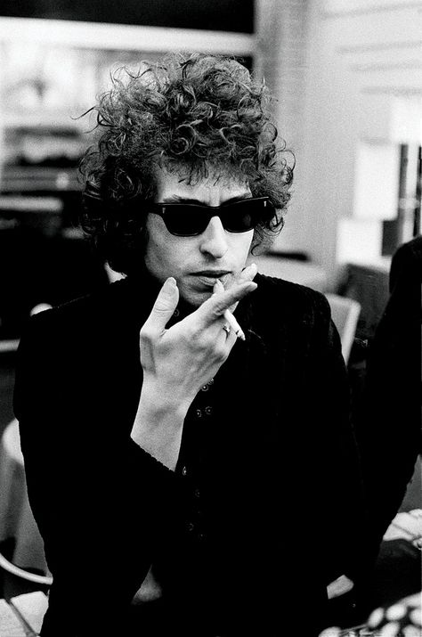 Bob Dylan Dylan Moran, Music Documentaries, Nina Simone, Rock N’roll, New Rock, Blonde Bobs, Amy Winehouse, Music Icon, 1960s Fashion