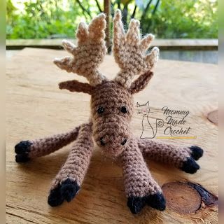 Mommy Made Crochet: Moose on the Loose *** free crochet pattern Crochet Stuffed Toys, Anna Wilson, Crochet Moose, Crochet A Bear, Bear Ideas, Beginning Crochet, Cutest Crochet, Creative Crochet, Easy Crochet Projects