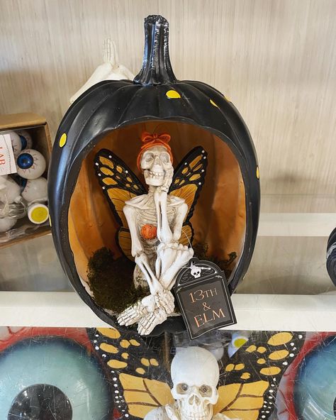 Diy Halloween Skeleton Fairy, Fairy Skeleton, Diy Skeleton Fairies, Skeleton Fairies, Skeleton Fairy, Miniature Skeleton Diy, Skeleton Fairy Terrarium, Skeleton Pumpkin, Pumpkin Queen