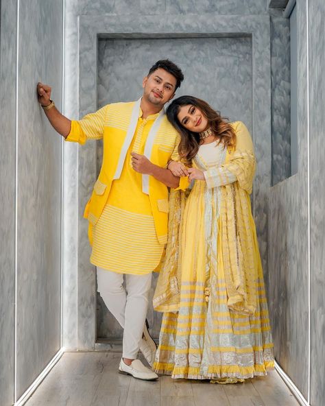 Haldi Pose With Brother, Bro Sister Photography, Brother Sister Poses Indian Wedding, Brother Sister Haldi Pose, Brother Sister Haldi Photography, Photo Poses For Brother And Sister, Haldi Poses For Groom With Sister, Rakshabandhan Poses With Brother, Brother Sister Wedding Photos