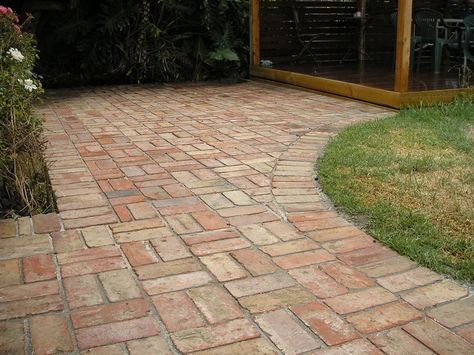 Basketweave pattern with curve and brick border Brick Border, Brick Patterns Patio, Brick Pathway, Brick Patio, Brick Path, Brick Walkway, Pathway Landscaping, Brick Paving, Garden Paving