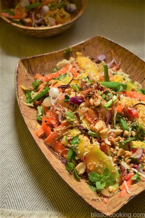 Vietnamese Mango Salad Recipe, Vietnamese Mango Salad, Vietnamese Salad Recipes, Asian Mango Salad, Thai Mango Salad Recipe, Mango Dishes, Thai Mango Salad, Vietnamese Salad, Green Mango Salad