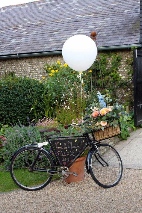 15 Amazing Rustic Country Wedding Ideas | Upwaltham Barns Spring Wedding Flower Arrangements, Wedding Bike, Vintage Flower Decor, Spring Flower Decor, Bike Wedding, Wedding Flower Trends, Wedding Flowers Hydrangea, Wedding Flowers Sunflowers, Bright Wedding Flowers