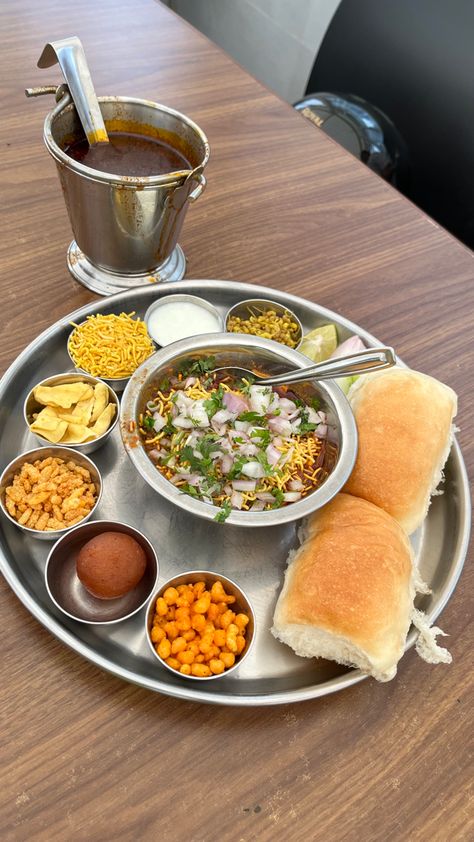 Mumbai Pune Highway Snap, Mumbai Street Food Snap, Misal Pav Snap, Mumbai Food Snap, Irani Cafe Pune Snap, Pune Aesthetics, Pune Snapchat Stories, Pune Snapchat, Pune Snap