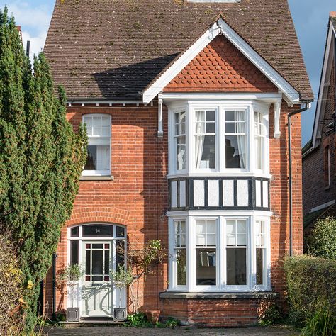 Explore this detached Victorian house decorated in calming neutrals London Detached House Exterior, Victorian Detached House Uk, Detached Victorian House, Victorian Detached House, Small British House, British House Exterior, Victorian House Uk, Victorian Semi Detached House, Porch Extension