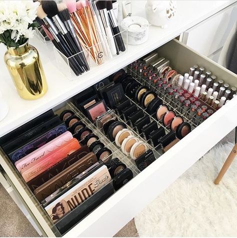 pιnтereѕт : @jenιιмarιee ♡ Makeup Organization Ikea, Organized Makeup, Diy Makeup Organizer, Makeup Collection Storage, Koleksi Makeup, Rangement Makeup, Penyimpanan Makeup, Diy Makeup Vanity, Makeup Vanities