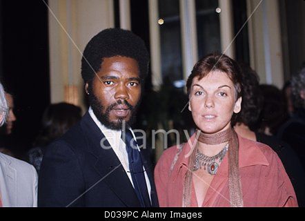 Download this stock image: GEORG STANFORD BROWN with wife Tyne Daly 1977.g3683.Supplied by   Photos, inc.(Credit Image: © Supplied By Globe Photos, Inc/Globe Photos/ZUMAPRESS.com) - D039PC from Alamy's library of millions of high resolution stock photos, Stock Photo, illustrations and vectors. Tyne Daly, Couple Presents, Interracial Couples, Tv Stars, Movie Stars, Swirl, Globe, High Resolution, Stock Images