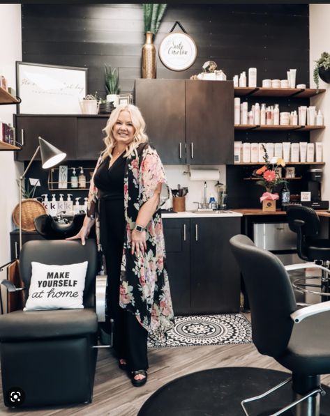 Tiny Hair Salon, Salon Suites Layout, Salon Suite Ideas Layout, Small Salon Suite Ideas Layout, Small Hair Salon Ideas, Salon Studio Suite, Salon Suite Decor Ideas, Small Salon Suite Ideas, Salon Color Bar