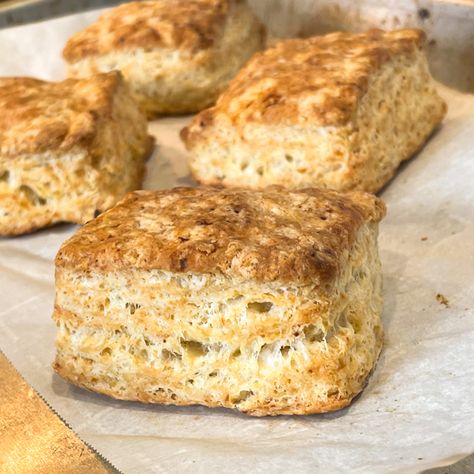 Cottage Cheese Scones Recipes, Keto Cottage Cheese Biscuits, Cottage Cheese Scones, Cottage Cheese Biscuits Recipe, Cottage Cheese Baking Recipes, Cottage Cheese Biscuits, Cottage Cheese Cookies, Cottage Cheese Bread, Bisquick Biscuits