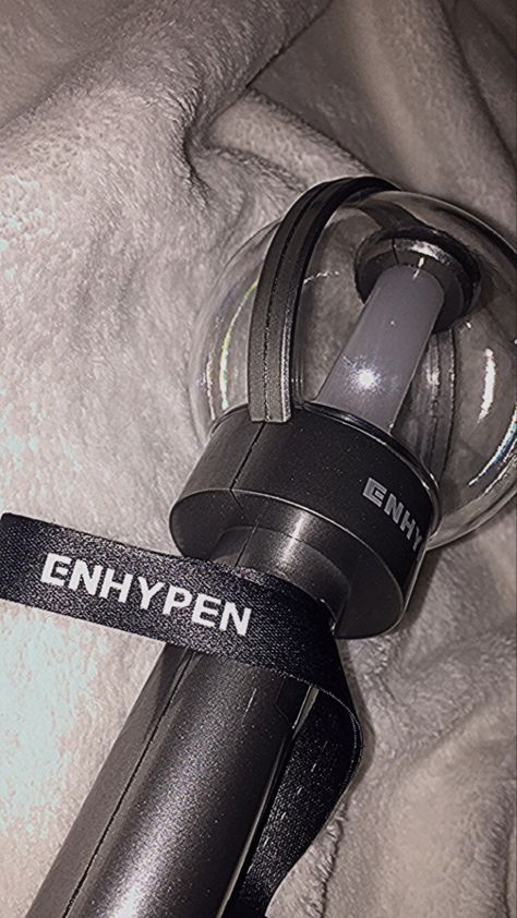 Enhypen Lightstick Ver 2, Enhypen Microphone Wallpaper, Enhypen Lightstick Aesthetic, Engene Lightstick, Enhypen Lightstick Decoration, Engene Bong, Enhypen Lightstick, Enhypen Concert, Wallpaper Enhypen