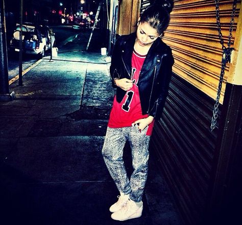 Zendaya Coleman Zendaya 2014, Zendaya Swag, Cute Tomboy Outfits, Zendaya Maree Stoermer Coleman, Androgynous Outfits, Zendaya Outfits, 2013 Swag Era, Zendaya Style, Zendaya Coleman