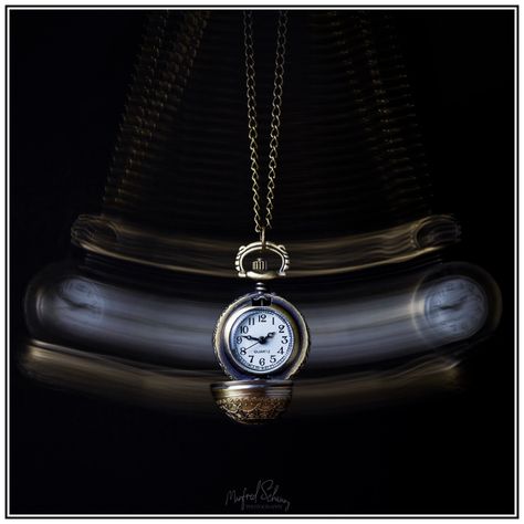 Time Photography Clock, Motion Capture Photography, Passing Of Time Photography, Moments In Time Photography, Short Exposure Photography, Composition Photography Examples, Motion In Photography, Motion Blur Photography Ideas, Depth Of Field Photography Ideas