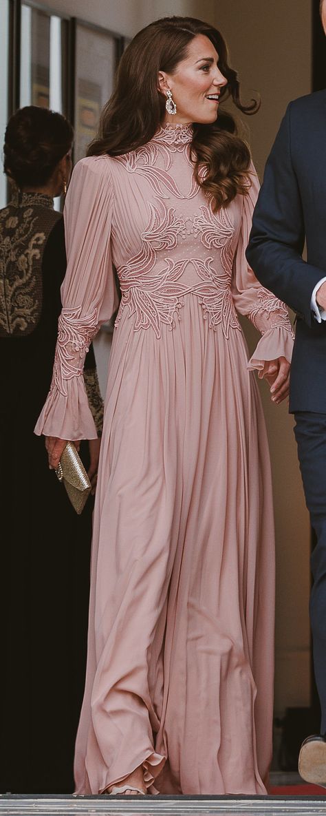 Kate Middleton Style Outfits, Catherine Princess Of Wales, Düşes Kate, Jenny Packham Dresses, Kate Middleton Dress, Kate Middleton Outfits, Pink Gown, Princess Kate Middleton, Catherine Elizabeth Middleton