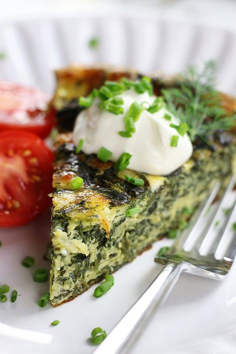 Great for potlucks or lazy mornings, this Crustless Spinach and Feta Quiche is an easy, creamy and bright tasting breakfast or brunch recipe. Tastes amazing hot or cold making it perfect for anytime of the year. #Quiche #CrustlessQuiche #SpinachQuiche #SpinachAndFeta #EasyQuiche https://www.thefedupfoodie.com Spinach And Feta Quiche, Spinach Feta Quiche, Feta Quiche, Clean Eating Vegetarian Recipes, Clean Eating Vegetarian, Quiche Dish, Spinach Feta, Brunch Recipe, How To Cook Asparagus