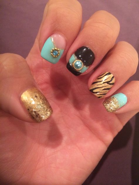 Princess jasmine nails - Disney Aladdin nail art Disney Jasmine Nails, Aladin Nails, Aladdin Nails Acrylic, Princess Jasmine Nails, Aladdin Nails Princess Jasmine, Jasmine From Aladdin Makeup, Jasmine Nails, Ongles Gel Violet, Disney Nail Art