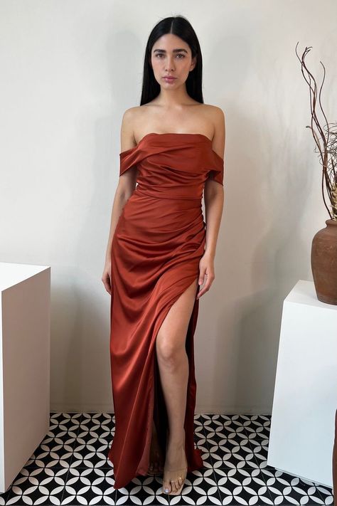 Vestidos Color Cobre, Cute Homecoming Dresses, Homecoming Dresses, Strapless Dress Formal, Homecoming, Off The Shoulder, Off Shoulder, Prom, Satin