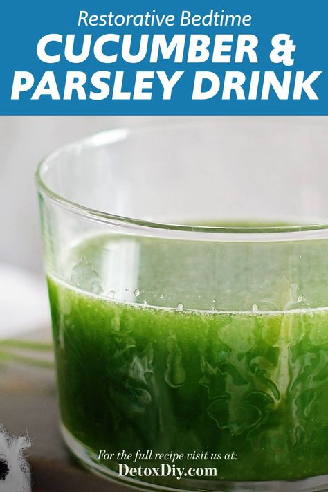 Restorative Cucumber, Lemon and Parsley Drink for Bedtime - Detox DIY Parsley Juice Recipe, Parsley Recipes Drink, Parsley Drink, Detox Night Drink, Liver Cleanse Juice, Cucumber Drink, Juice Menu, Parsley Recipes, Lemon Juice Benefits