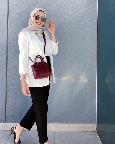 Girls Boutique Dresses, 9to5chic Outfits, White Outfits For Women, Hijab Fashion Summer, Blazer Outfits Casual, Muslim Outfits Casual, Professional Outfits Women, Hijabi Outfits Casual, Hijab Fashion Inspiration