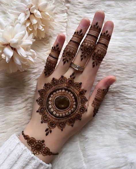 Round Mehndi Design, Short Mehndi Design, Front Mehndi Design, Palm Mehndi Design, Simple Mehendi Designs, Henna Tattoo Designs Hand, Latest Henna Designs, Very Simple Mehndi Designs, Simple Mehndi Designs Fingers