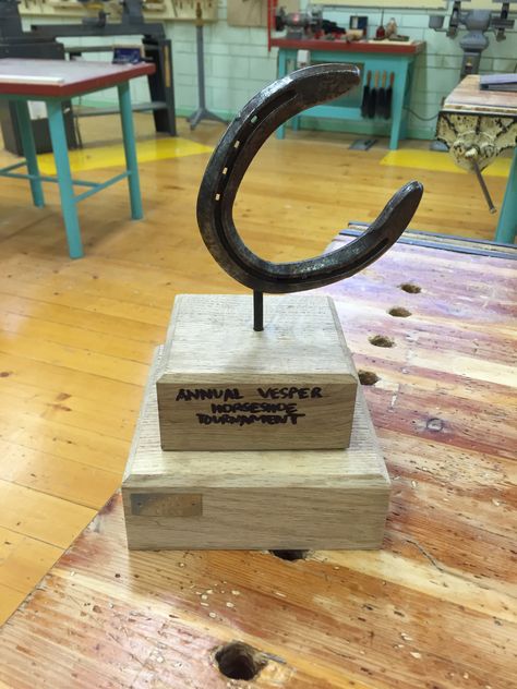 Little trophy I made for my families new tradition of doing an annual thanks giving horse shoe tournament and Last year me and Lauren we the winners. Metalwork Projects, Metalworking Projects, Trophy Ideas, Party Wedding Ideas, Metal Working Projects, Horse Shoes, Thanks Giving, Easter Craft, Horse Shoe