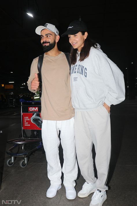 Crowded Airport: Anushka-Virat, Samantha And Other Stars Anushka Sharma And Virat Kohli, Virat Kohli And Anushka Sharma, Anushka Virat, Anushka Sharma Virat Kohli, Anushka Sharma And Virat, Virat Kohli And Anushka, Virat And Anushka, Best Whatsapp Dp, Virat Kohli Instagram