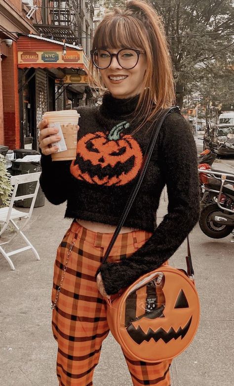 Halloween Cute Outfit Ideas, Halloween Astethic Outfit, Halloween Event Outfit, Halloween Clothing Ideas, Halloween Color Outfits, Cute Spooky Season Outfits, Spooky Themed Outfits, Plaid Print Outfits, Festive Halloween Outfits