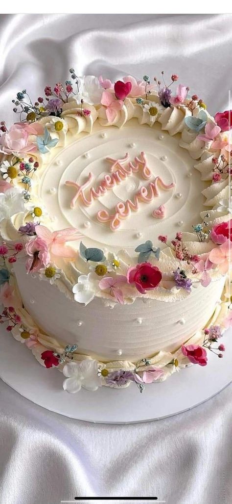 Flower Frosting Cake, Wild Flower Birthday Cake, Flower Cake Real Flowers, November Birthday Cake, Cake With Tiny Flowers, Birthday Cake Fresh Flowers, Peonies Cake Birthday, Birthday Cake Dried Flowers, Birthday Cake With Real Flowers