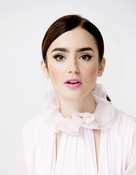 Latina Photo, Lily Jane Collins, Bright Lips, True Winter, Love Lily, Winter Makeup, Lily Collins, Miranda Kerr, Shades Of Pink