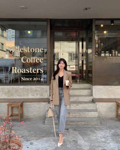 Korean Style Outfits Women, Celana Jins Wanita, Smart Casual Work Outfit Women, Office Ootd, Smart Casual Women Outfits, Smart Casual Work Outfit, Casual Work Outfits Women, Korean Outfit Street Styles, Casual College Outfits