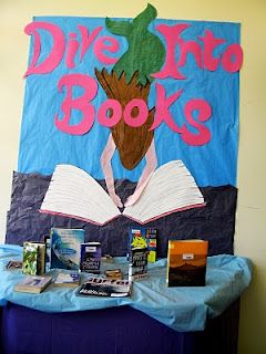 Dive Into Books: So fun for before summer! Book Door, Beach Theme Classroom, Nautical Classroom, Ocean Classroom, Reading Display, Into Books, School Library Displays, Ocean Theme Classroom, Library Book Displays