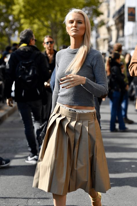 Paris Fashion Week SS 2023 – 30 Street Style Highlights Part 2 2023 Italian Fashion, Paris Fashion Week Fall 2023, 2023 Paris Street Style, 2023 Skirt Outfits, Paris Ss23, Street Chic 2023, Paris Street Style Spring 2023, Street Style Paris 2023, Paris Fashion 2023