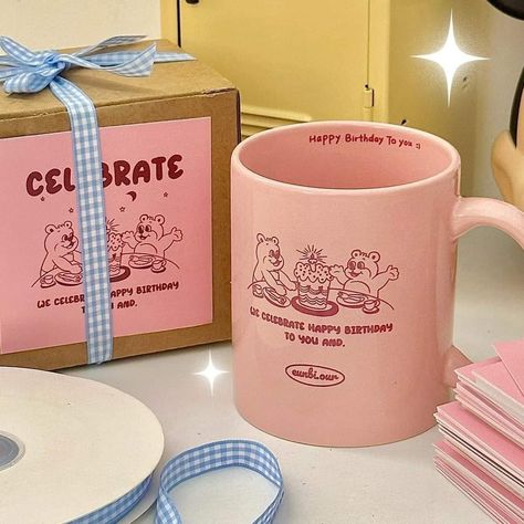 Mug Packaging Ideas, Pink Club, Deco Pastel, Cute Typography, Container Cafe, Party Giveaways, Mug Ideas, Pretty Mugs, Packing Design