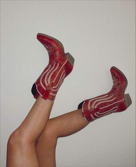 Red And Black Cowboy Boots, Vintage Red Cowgirl Boots, Cowboy Boots In The Air, Cowboy Boots Astethic, Red Cowgirl Boots Aesthetic, Cowboy Boots Heels, Red Cowboy Hat Aesthetic, Maroon Cowgirl Boots, Pink Cowboy Boots Aesthetic