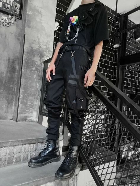 Punk Athleisure, Grunge Fashion Men, Urban Mens Fashion Streetwear, Alternative Fashion Mens, Rogue Design, Grunge Style Outfits, Tokyo Streetwear, Grunge Outfits Men, Mens Fashion Summer Outfits