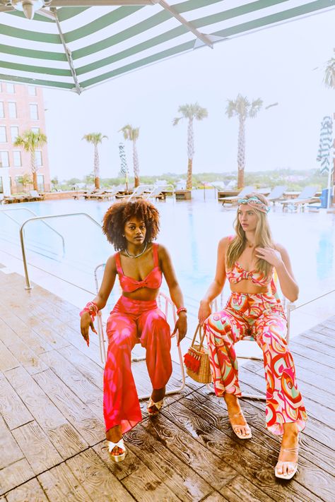 1970s Pool Party, 70s Palm Springs Fashion, Orange Retro Outfit, Disco Pool Party Outfit, 70s Pool Party Outfit, Retro Palm Springs Party, Palm Springs Bachelorette Outfits, Palm Springs Outfit Ideas, Tropical Party Outfit