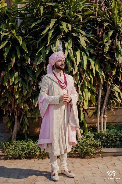 Shaadi Dresses For Men, Rajput Wedding Dress Men, Wedding Dresses Men Indian Groom Outfit, Dulha Sherwani Wedding For Men, Wedding Outfits Groom, Men Wedding Photography, Boy Wedding Dress, Boys Wedding Dress, Wedding Outfit Groom