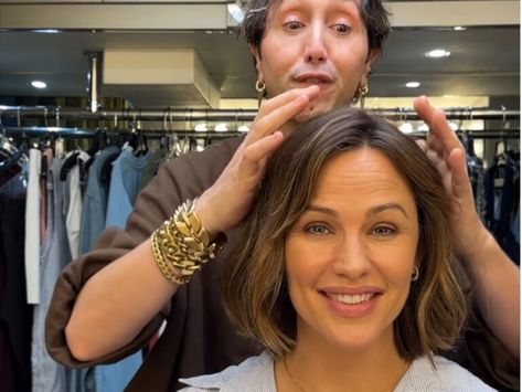 Jennifer Garner Says This Product Is Her "Secret to Hair Thinning" Jennifer Garner Hairstyles, Jennifer Garner Bob Haircut, Jennifer Garner Hair 2023, Jennifer Garner Short Hair, Jennifer Garner Hair, Jennifer Garner Style, Thick Wavy Hair, Hair Secrets, Shorter Hair