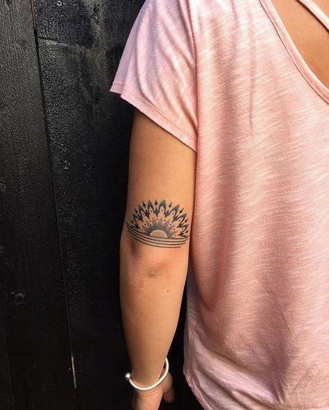 #Inspiration #Emplacement Sunrise Tattoo, Sunset Tattoos, Self Love Tattoo, Elbow Tattoos, Sun Tattoos, Sunflower Tattoos, Traditional Tattoo Art, Dot Work Tattoo, Sun Tattoo