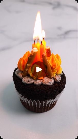 Grill Cupcakes, Campfire Cupcakes, Campfire Cake, Island In The Sun, Oreo Buttercream, Cupcake Wars, Cupcakes Decorados, Creative Cupcakes, Pretzel Sticks