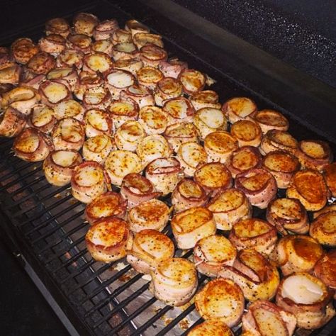 Scallops On The Grill, Lenten Meals, Bacon Scallops, Seafood Scallops, Seafood Grill, Bbq Appetizers, Sea Foods, Bacon Wrapped Scallops, Shish Kabobs