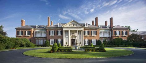 Luxury Homes - 20 Luxury Mansions The Great Gatsby Would Love - Thrillist Glen Cove Mansion, Long Island Mansion, Mansion Hotel, Big Mansions, Gilded Age Mansions, American Mansions, Mansion Homes, Glen Cove, Home Exterior Design