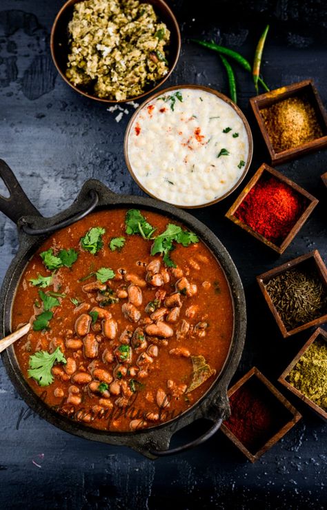 Rajma Masala / Red Kidney Bean Curry - North Indian Recipe Kidney Bean Curry, Rajma Masala, Rajma Recipe, North Indian Food, Indian Vegetarian Dishes, Bean Curry, Indian Food Photography, Red Kidney Beans, North Indian Recipes