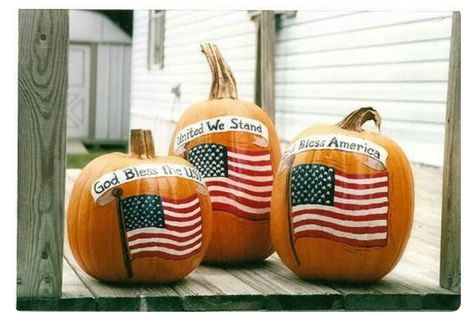 Patriotic pumpkins Americana Crafts, Holiday Decor Halloween, Happy Birthday America, Flag Painting, Blue Crafts, Pumpkin Projects, Thanksgiving Diy, Gourds Crafts, Painted Gourds