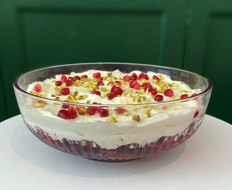 Breakfast Trifle Breakfast Trifle, Dessert Trifle, Fruit Trifle, Smells Like Christmas, Breakfast Fruit, Custard Pudding, Christmas Meal, Trifle Desserts, Christmas Dessert Recipes