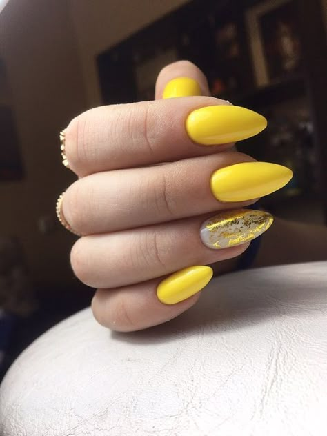 Embrace the Radiance: Spring Nails Yellow 2024 15 Ideas Yellow Spring Nails, Spring Nails Floral, Matte Nails Glitter, Nails Floral, Yellow Nail Art, Yellow Nails Design, Yellow Nail, Summer Toe Nails, Nail Art Designs Videos